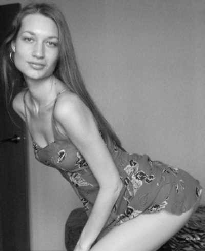 Сексуальная красотка демонстрирует интимное место