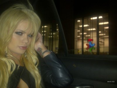 Соблазнительные фото привлекательной блондинки