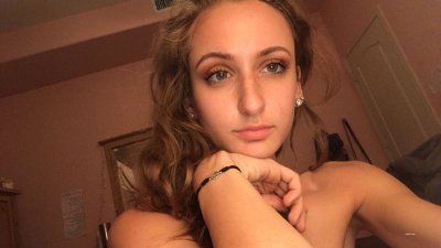 Грудастая красотка покажет все свои прелести