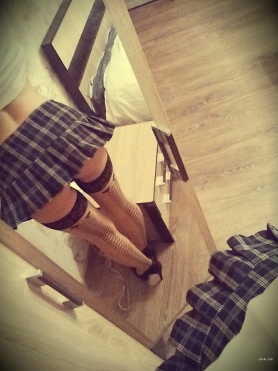 Сексуальные снимки девушки в кружевных колготках - уникальный контент!