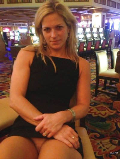 Пикантные снимки привлекательной дамы с отличной фигурой