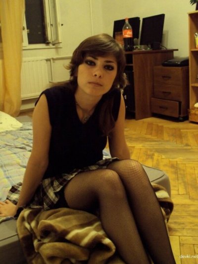 Молодая красотка в чулках: соблазнительный лук для порно!