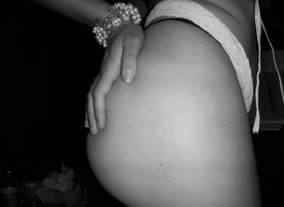 Молодая супруга делает минет своему мужу