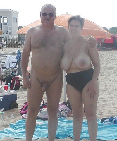 Сексуальные красотки с натуральными достоинствами на берегу моря: без излишнего пафоса