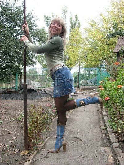 Красивая дама с привлекательной фигурой!