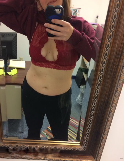 Снимает на смартфон свои оп shaved отверстия