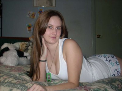 У девушки началась страстная пора, полная желаний и страсти!