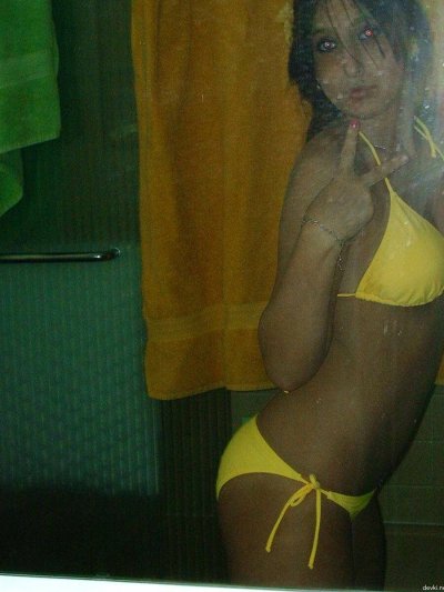 Снимки жаркой девушки в влажном настроении