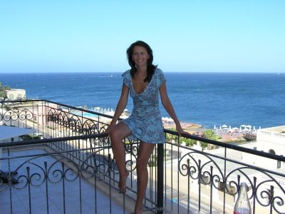 Блондинка обожает отсасывать хуй и демонстрировать свои прелести