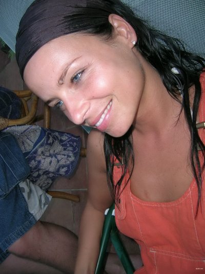 Шикарная дама натянула на себя наготу