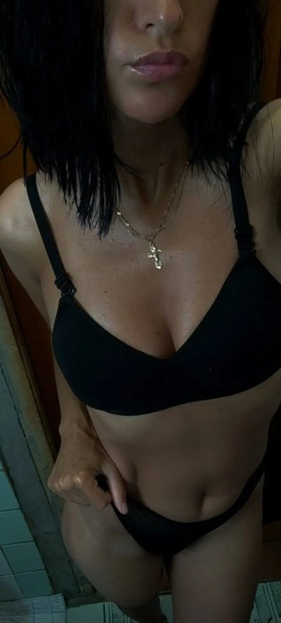 Супруга. Объемные круги. Причесанная писечка.