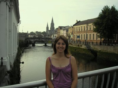 Трахает свою молоденькую красотку в разнообразных положениях