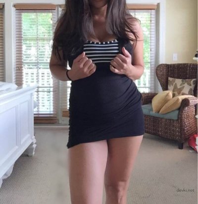 Сексуальная красотка с соблазнительными изгибами