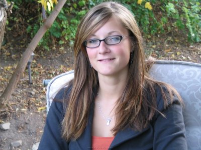 Сексуальная оральная любительница демонстрирует свое обнаженное тело