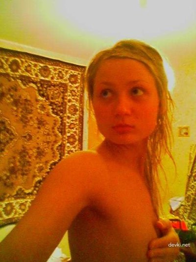 Пикантные фото обнаженной девушки в домашней обстановке