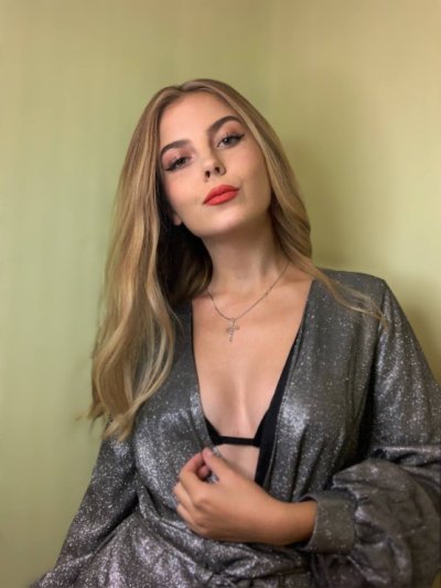 Соблазнительные снимки молодой красавицы: упругая попка в подарок!