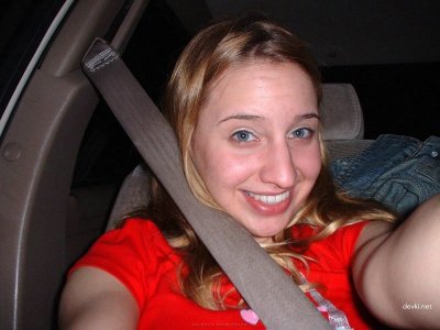 Ласкает свою влажную пещеру в порно-сайте 18+