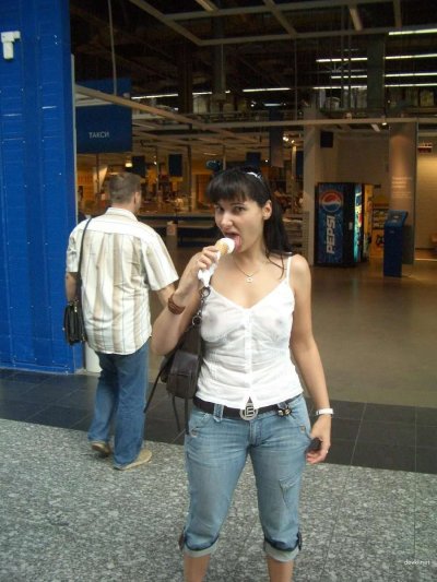 Интим с похотливой красоткой: горячие игры в постели