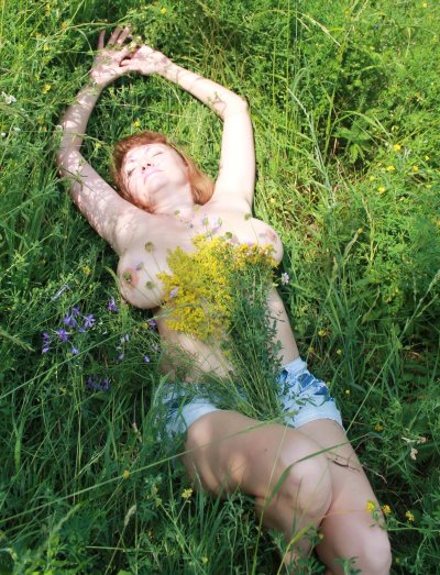 Откровенные фото с вечеринки счастливой в браке SW