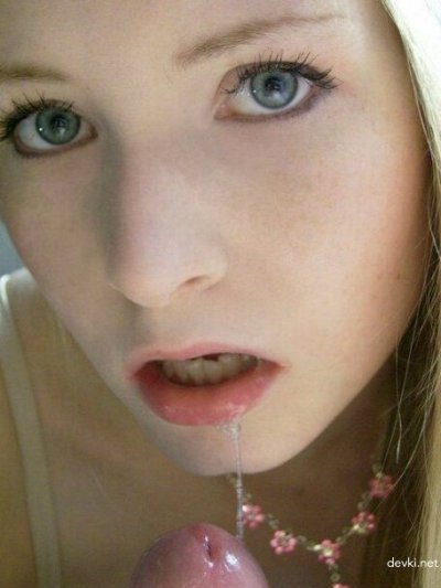 Девчонка обожает облизывать писюн своему мужчине