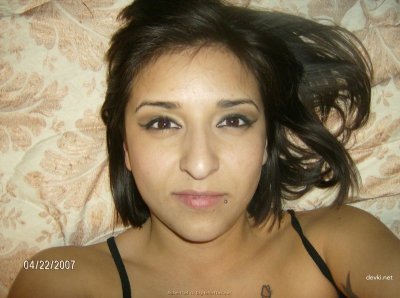 Девушка скинула свои трусики после прогулки