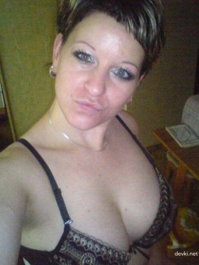 Пышная красавица позирует без одежды, восхищая своей формой!