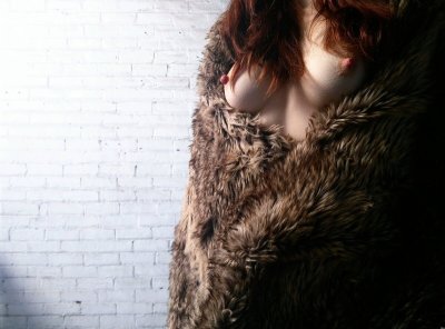 Шикарная обнаженная красотка предстанет перед тобой!