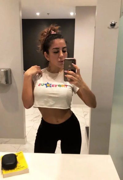 Откровенные снимки и сексуальная красотка