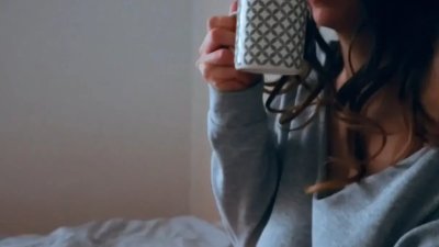 Нежное утро с женой - страстный секс с огромными бедрами и финал на ее соблазнительные сиськи