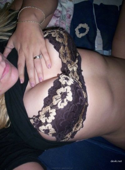 Уговорил подружку на интим и снял ее трусики