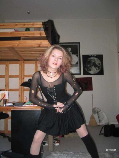 Шикарная блондинка демонстрирует свои прелести!