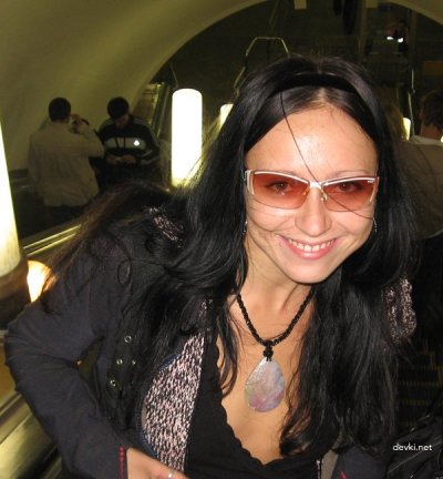 Сексапильная красотка с обворожительным бюстом