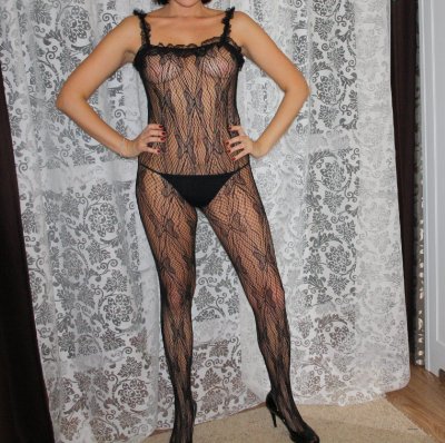 Красотка готовится к горячему интиму