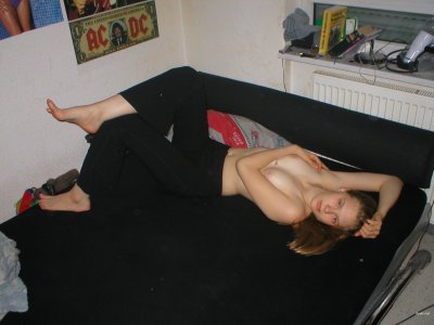 Девушка согласилась на съемку обнаженных фото