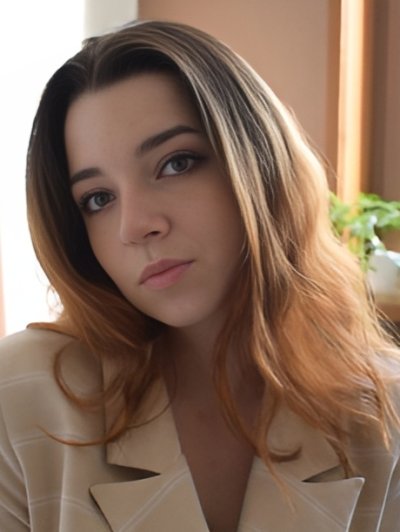 Хозяйка сочных интимных уголков и обольстительных грудей