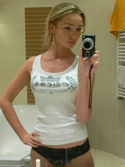 Сексапильное видео с изящной блондинкой и отличной задницей