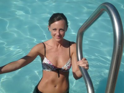 Горячая мамочка с отличной попкой