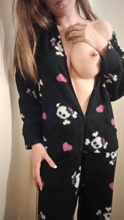 Видео: Шлюхи с обьемной грудью устраивают домашний секс