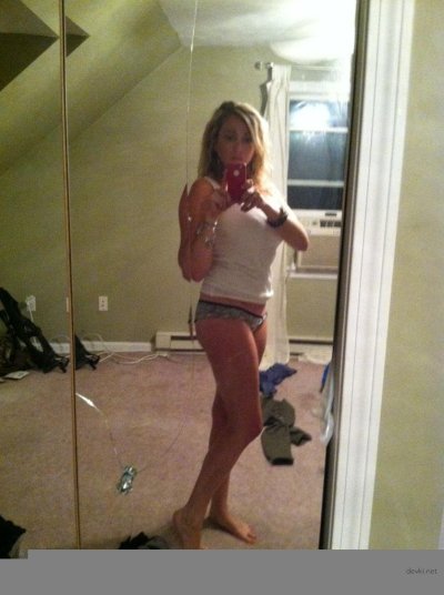 Дама случайно потеряла гаджет с откровенными снимками