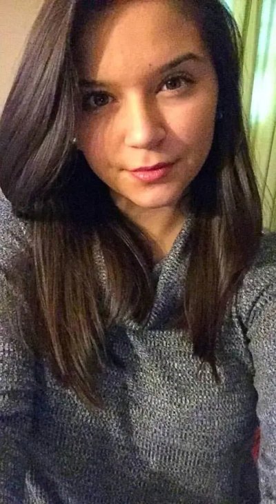 Красотка с идеальными большими естественными грудями - новый обладатель порно-сайта!