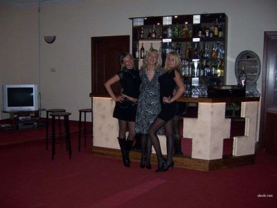 Развратные дамы демонстрируют свои прелести на частных снимках