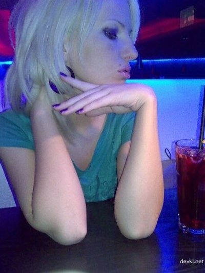 Соблазнительные снимки привлекательной шатенки: горячие фото для взрослых