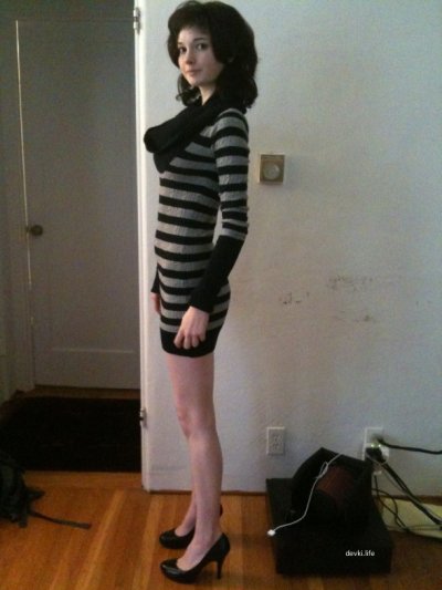 Диана Шурыгина демонстрирует свое обнаженное тело перед камерой