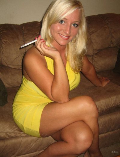 Интимные снимки красотки с обнаженной грудью 🔥