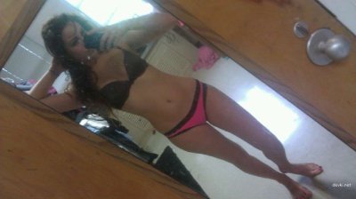 Милашка делает селфи без одежды