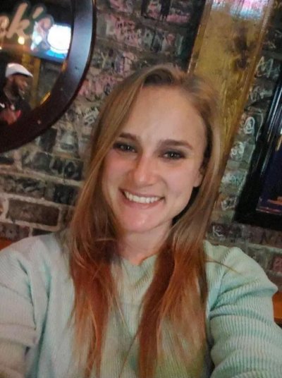 Сексапильная красотка с аппетитной киской, обожает, когда ее шерят.