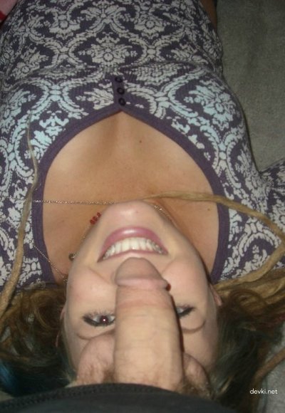 Пылкая страсть: она обожает сосать на любительских фотографиях!