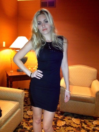 Фото обнаженной родственницы случайно нашла в мобильнике