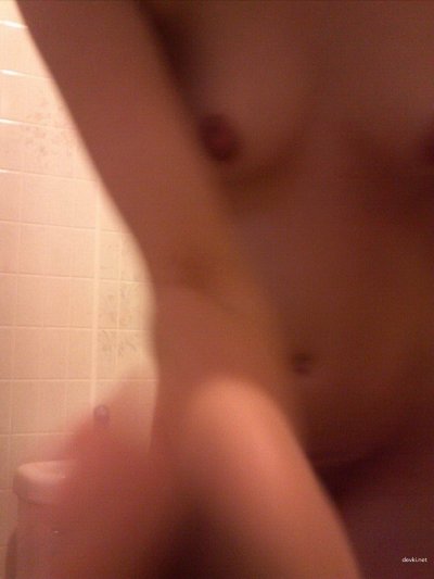 Молодая супруга с небольшой грудью: горячие фото и видео!