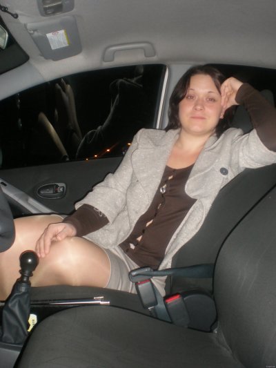 Наташа из Таллинна обслуживает в авто
